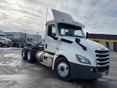 Freightliner Cascadia 126 Day Cab Truck - 435HP, 12 Speed Automatic