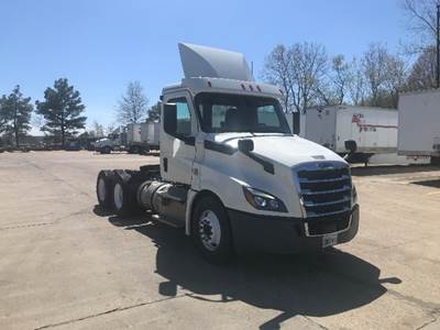 Freightliner T12664ST Day Cab Truck - 435HP, 12 Speed Automatic