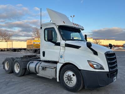 Freightliner Cascadia 126 Day Cab Truck - Cummins 400HP, 13 Speed Automatic