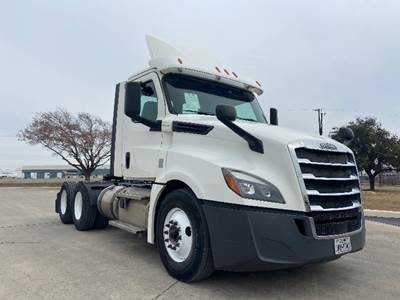 Freightliner Cascadia 126 Day Cab Truck - 435HP, 12 Speed Automatic
