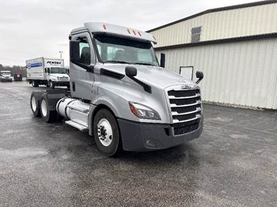 Freightliner Cascadia 126 Day Cab Truck - 455HP, 12 Speed Automatic