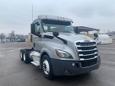 Freightliner Cascadia 126 Day Cab Truck - 455HP, 12 Speed Automatic
