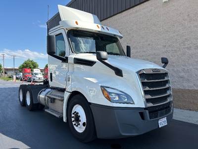 Freightliner Cascadia 126 Day Cab Truck - 435HP, 12 Speed Automatic