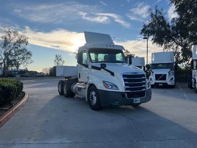 Freightliner Cascadia 126 Day Cab Truck - 435HP, 12 Speed Automatic