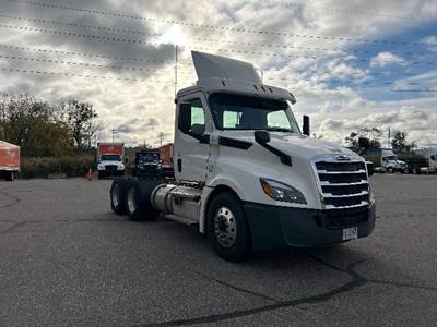 Freightliner Cascadia 126 Day Cab Truck - 435HP, 12 Speed Automatic