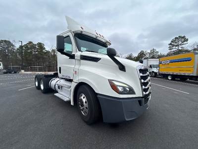 Freightliner Cascadia 126 Day Cab Truck - 435HP, 12 Speed Automatic