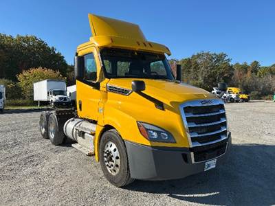 Freightliner Cascadia 126 Day Cab Truck - 435HP, 12 Speed Automatic