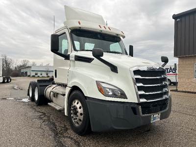 Freightliner Cascadia 126 Day Cab Truck - 435HP, 12 Speed Automatic