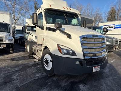 Freightliner Cascadia 126 Day Cab Truck - 435HP, 12 Speed Automatic