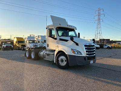 Freightliner Cascadia 126 Day Cab Truck - 435HP, 12 Speed Automatic