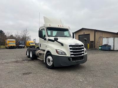 Freightliner Cascadia 126 Day Cab Truck - 435HP, 12 Speed Automatic