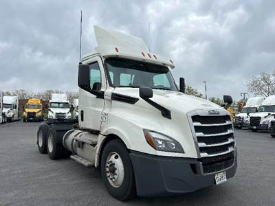 Freightliner T12664ST Day Cab Truck - 435HP, 12 Speed Automatic