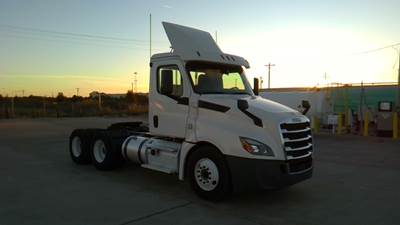 Freightliner Cascadia 126 Day Cab Truck - 435HP, 12 Speed Automatic