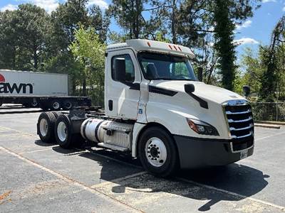 Freightliner Cascadia 126 Day Cab Truck - 435HP, 12 Speed Automatic