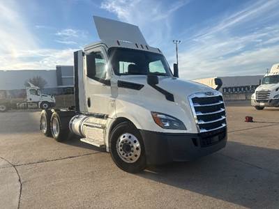 Freightliner Cascadia 126 Day Cab Truck - 435HP, 10 Speed Manual