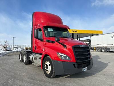 Freightliner Cascadia 126 Day Cab Truck - 455HP, 12 Speed Automatic
