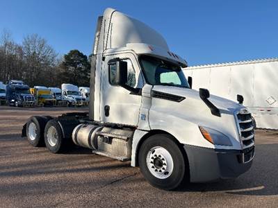Freightliner Cascadia 126 Day Cab Truck - 450HP, 12 Speed Automatic