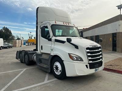 Freightliner Cascadia 126 Day Cab Truck - 435HP, 12 Speed Automatic