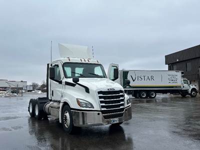 Freightliner Cascadia 126 Day Cab Truck - 435HP, 10 Speed Manual