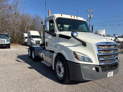 Freightliner Cascadia 126 Day Cab Truck - Cummins 450HP, 10 Speed Automatic
