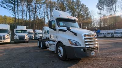 Freightliner Cascadia 126 Day Cab Truck - 435HP, 12 Speed Automatic