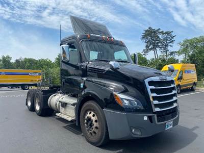 Freightliner Cascadia 126 Day Cab Truck - 435HP, 12 Speed Automatic