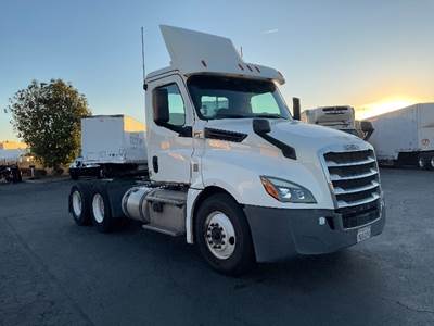 Freightliner Cascadia 126 Day Cab Truck - 435HP, 12 Speed Automatic