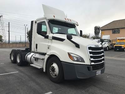 Freightliner Cascadia 126 Day Cab Truck - 455HP, 12 Speed Automatic