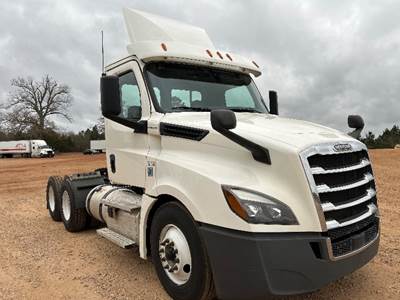 Freightliner Cascadia 126 Day Cab Truck - Cummins 400HP, 13 Speed Automatic