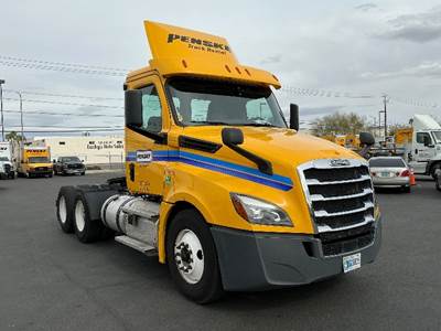 Freightliner Cascadia 126 Day Cab Truck - 435HP, 12 Speed Automatic