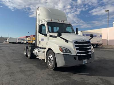 Freightliner Cascadia 126 Day Cab Truck - 475HP, 12 Speed Automatic