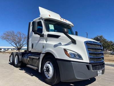 Freightliner Cascadia 126 Day Cab Truck - 435HP, 12 Speed Automatic
