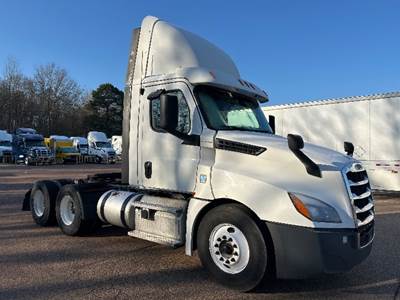 Freightliner Cascadia 126 Day Cab Truck - 450HP, 12 Speed Automatic