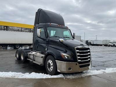 Freightliner Cascadia 126 Day Cab Truck - 435HP, 10 Speed Manual