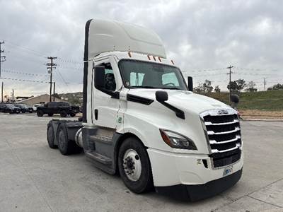 Freightliner Cascadia 126 Day Cab Truck - 435HP, 12 Speed Automatic