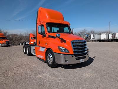 Freightliner Cascadia 126 Day Cab Truck - 505HP, 13 Speed Manual