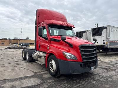 Freightliner Cascadia 126 Day Cab Truck - 455HP, 12 Speed Automatic