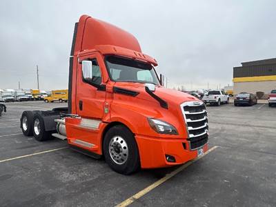 Freightliner Cascadia 126 Day Cab Truck - 505HP, 12 Speed Automatic