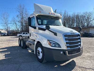 Freightliner Cascadia 126 Day Cab Truck - 435HP, 12 Speed Automatic