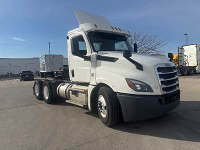 Freightliner Cascadia 126 Day Cab Truck - 435HP, 12 Speed Automatic