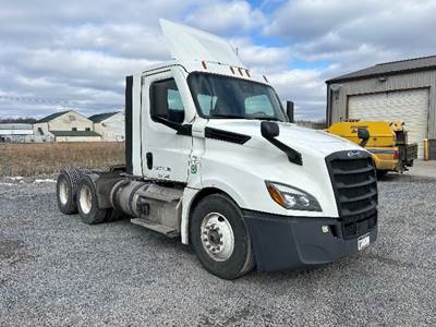 Freightliner Cascadia 126 Day Cab Truck - 435HP, 12 Speed Automatic