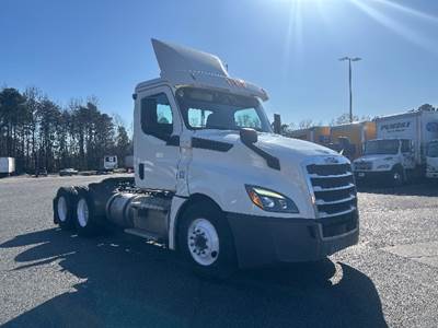 Freightliner Cascadia 126 Day Cab Truck - 435HP, 12 Speed Automatic