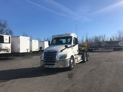 Freightliner T12664ST Day Cab Truck - 475HP, 10 Speed Manual