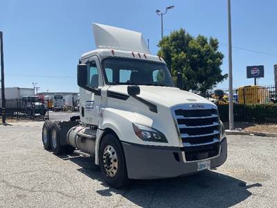 Freightliner Cascadia 126 Day Cab Truck - 450HP, 12 Speed Automatic