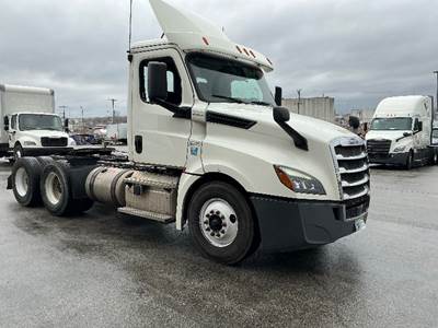 Freightliner Cascadia 126 Day Cab Truck - 435HP, 12 Speed Automatic