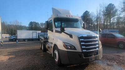 Freightliner Cascadia 126 Day Cab Truck - 435HP, 12 Speed Automatic