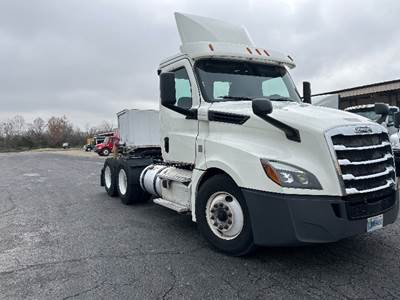 Freightliner Cascadia 126 Day Cab Truck - 435HP, 12 Speed Automatic