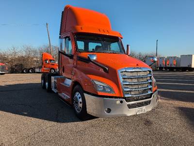 Freightliner Cascadia 126 Day Cab Truck - 505HP, 12 Speed Automatic