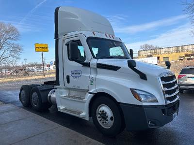 Freightliner Cascadia 126 Day Cab Truck - 450HP, 13 Speed Manual