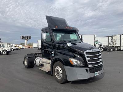 Freightliner Cascadia 126 Single Axle Day Cab Truck - 410HP, 12 Speed Automatic